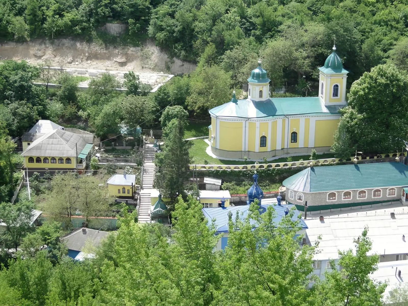 Complexul din defileu